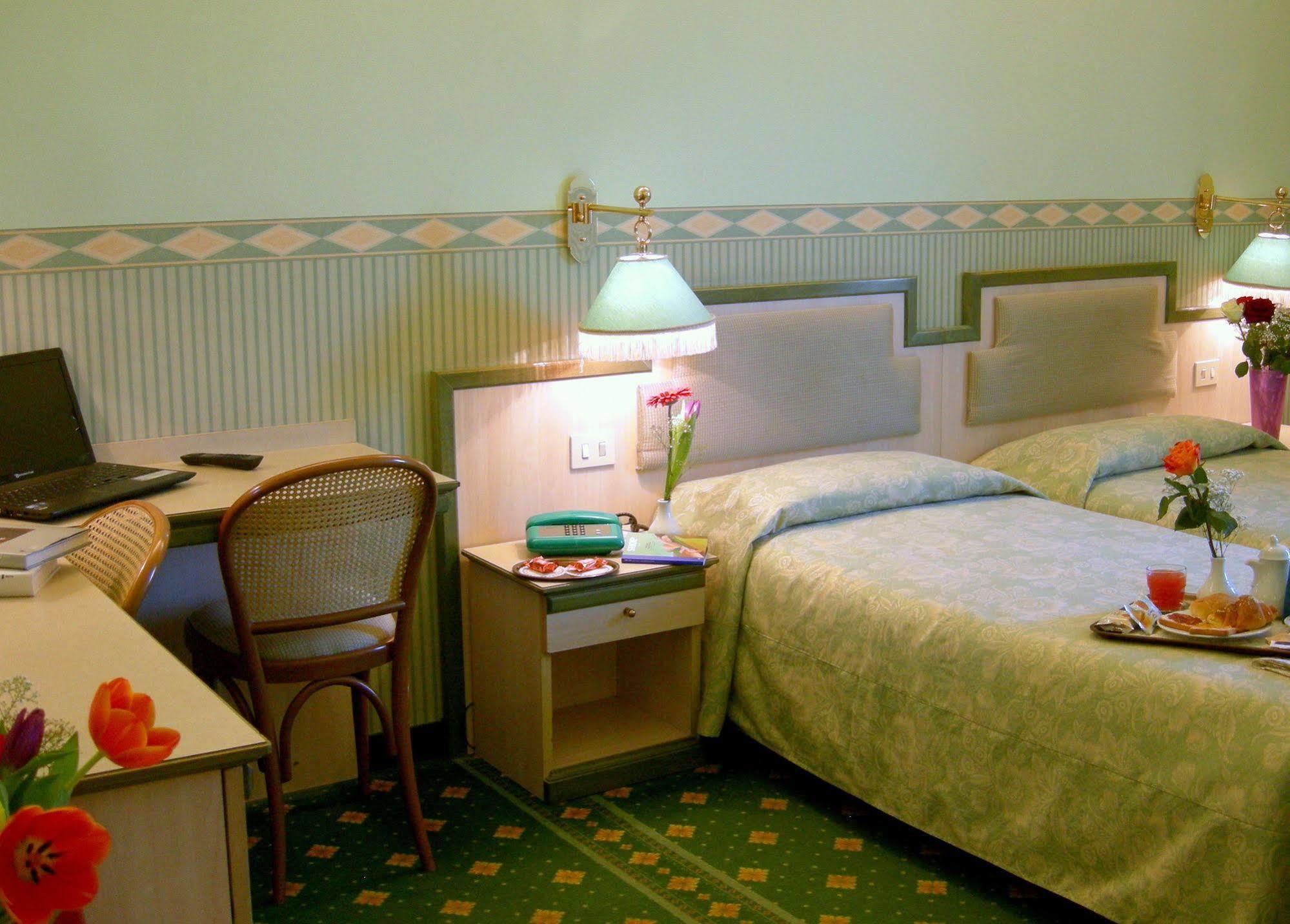 Buenos Aires Hotel Милан Экстерьер фото
