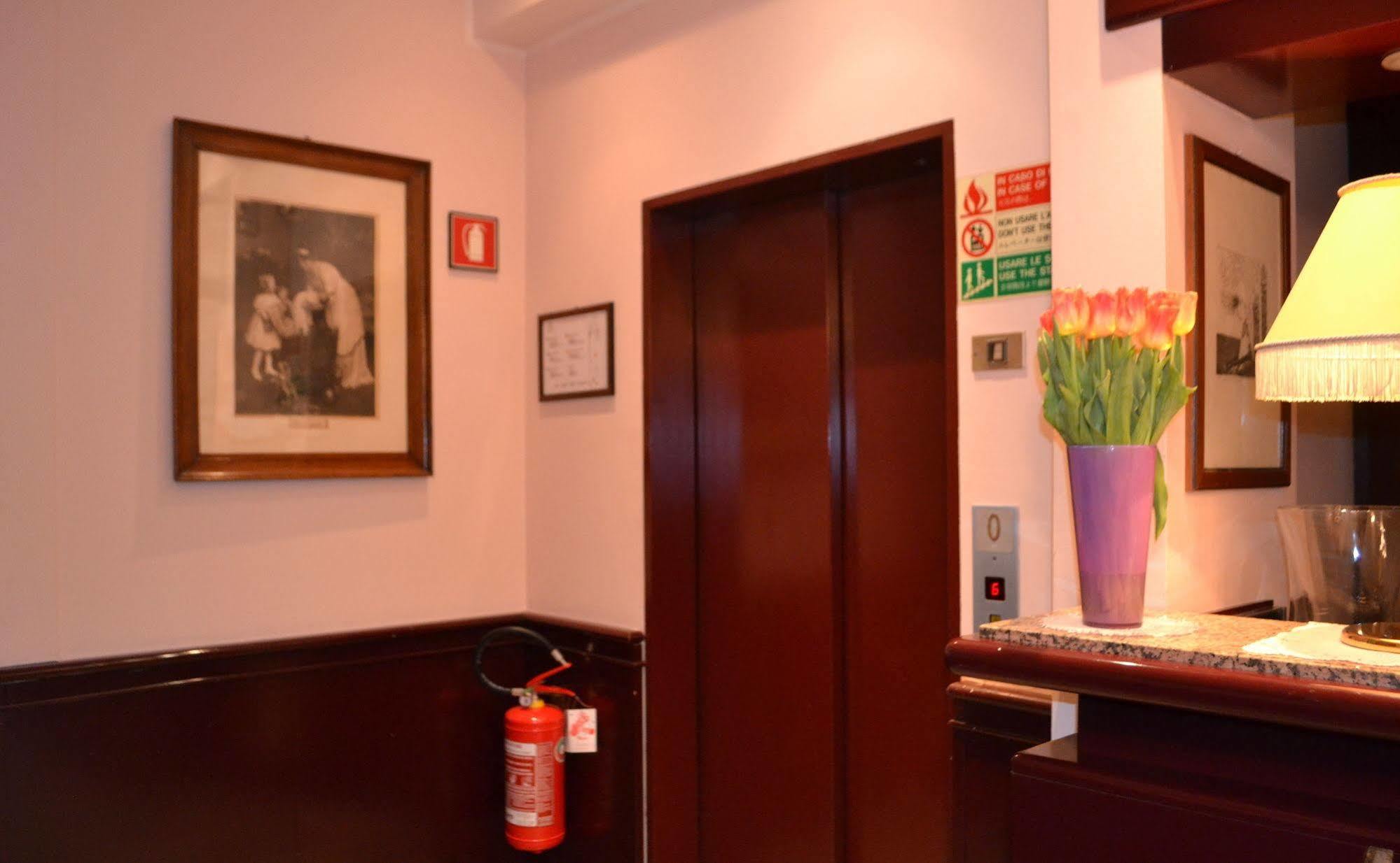 Buenos Aires Hotel Милан Экстерьер фото